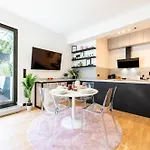 Days - Premium W Stunning Terraces - Easy Access Prag