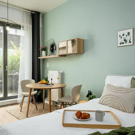 Days - Premium W Stunning Terraces - Easy Access Apartment *