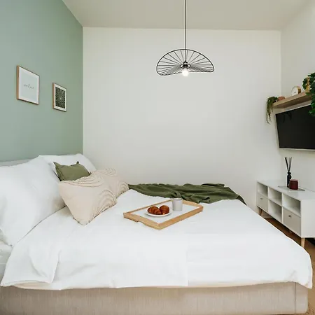 Days - Premium W Stunning Terraces - Easy Access *