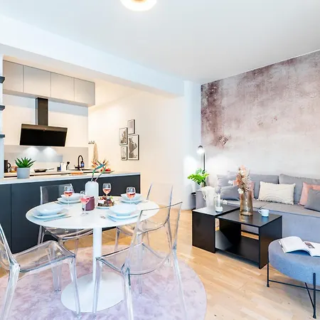 Days - Premium W Stunning Terraces - Easy Access דירה פראג