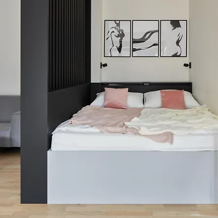 Days - Premium W Stunning Terraces - Easy Access Praga
