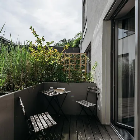 Days - Premium W Stunning Terraces - Easy Access Daire Prag