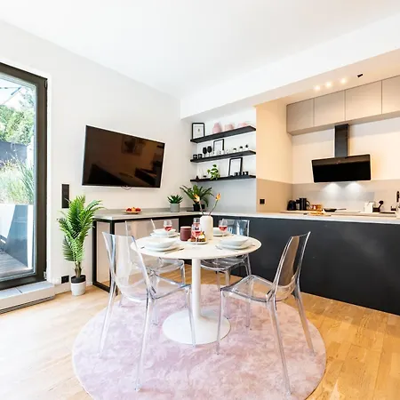 Days - Premium W Stunning Terraces - Easy Access Praga