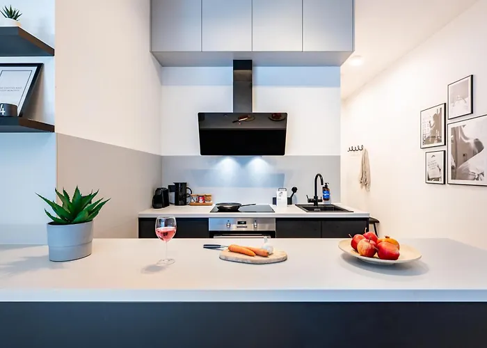 Days - Premium W Stunning Terraces - Easy Access Prag